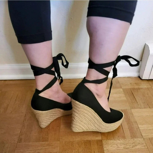 Mossimo 7 4" black/tan peep toe wedges EUC - Picture 2 of 6